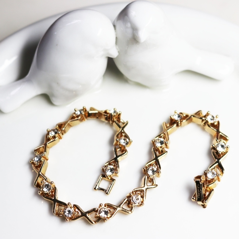 AVON Xs and Os Bracelet